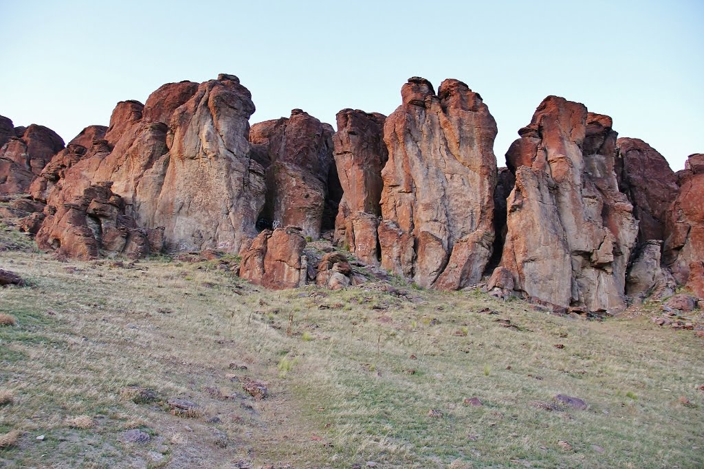 Balanced Rock Hoodoos by elkbender257