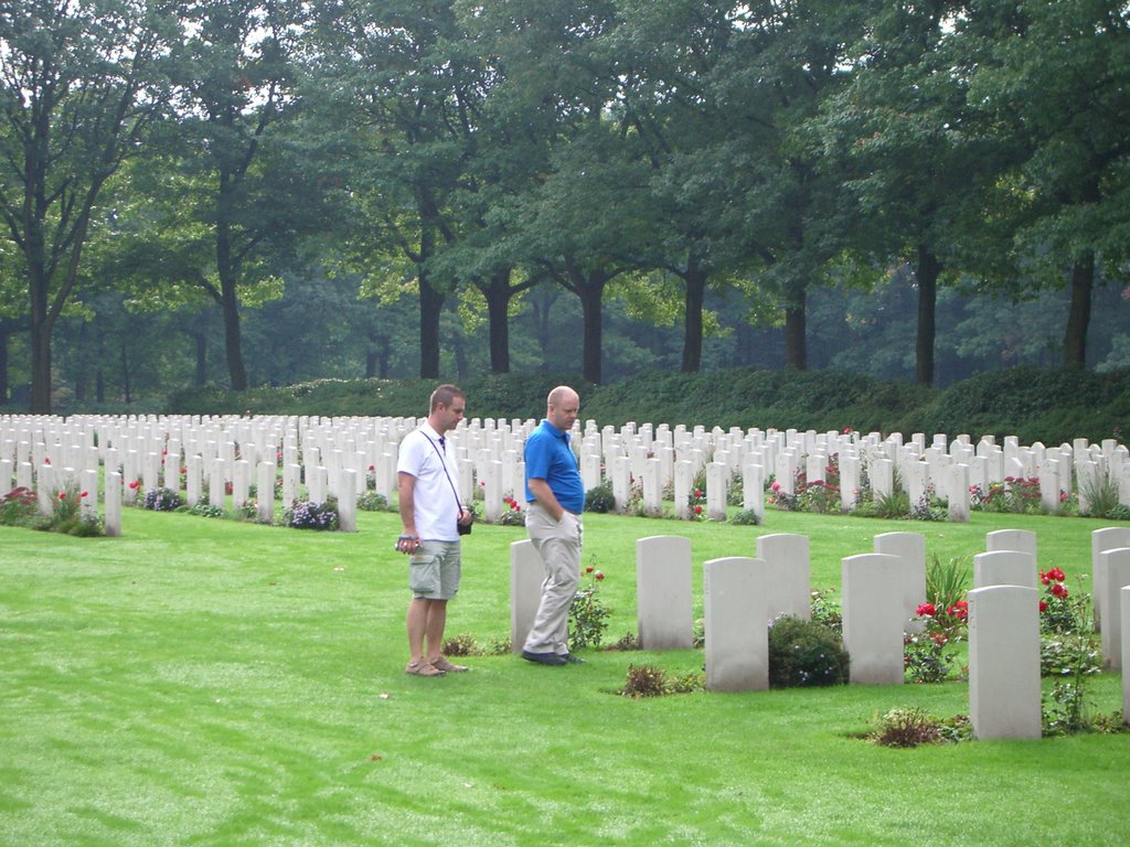 Paying our respects to the fallen (Sep 2006) by paul3965