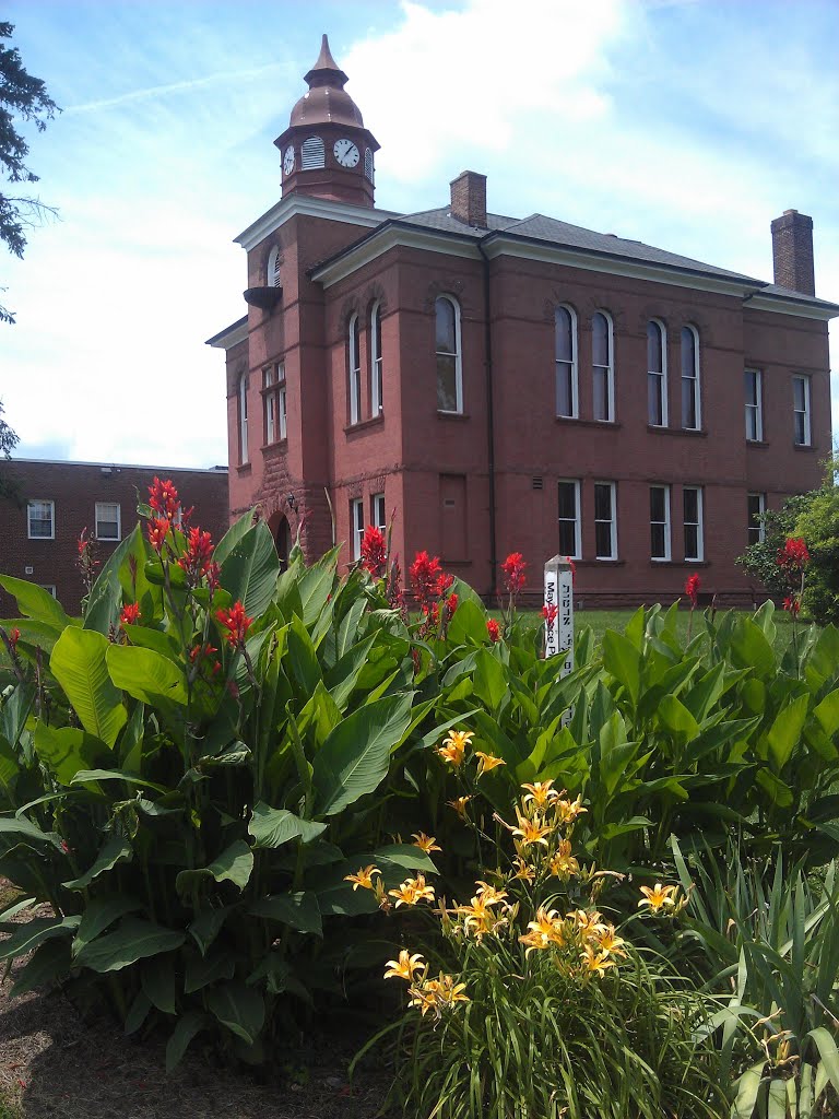 Prince William County Courthouse- Manassas VA by kevystew