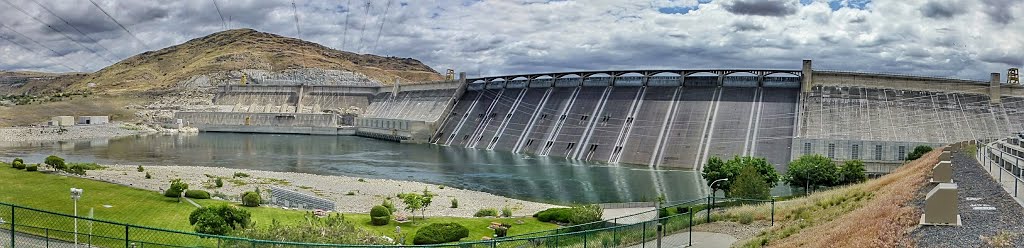 Grand Coulee Dam by laduerksen