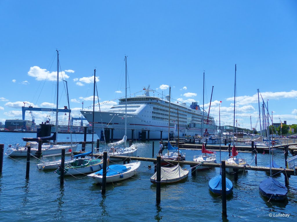 „Stopover" der MS Europa 2 am Ostseekai in Kiel... by Lullabay 61