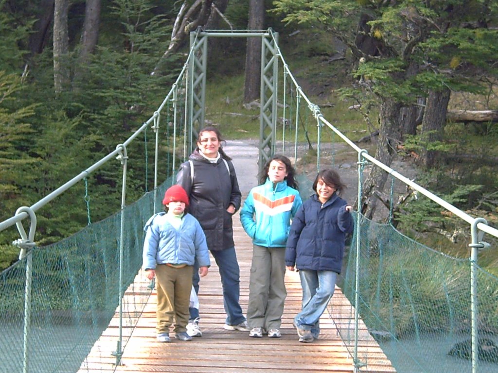 Puente Colgante by José Pedro Martínez