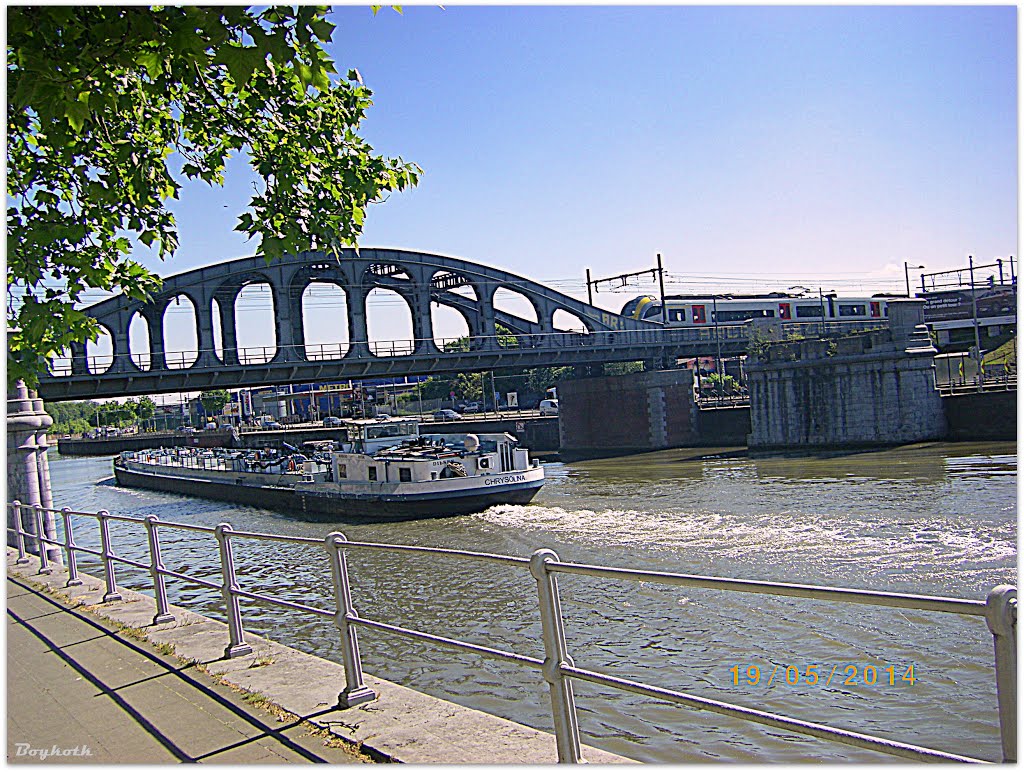 BEL - Brussels - Encounter at railway bridge in Laeken by boykotk