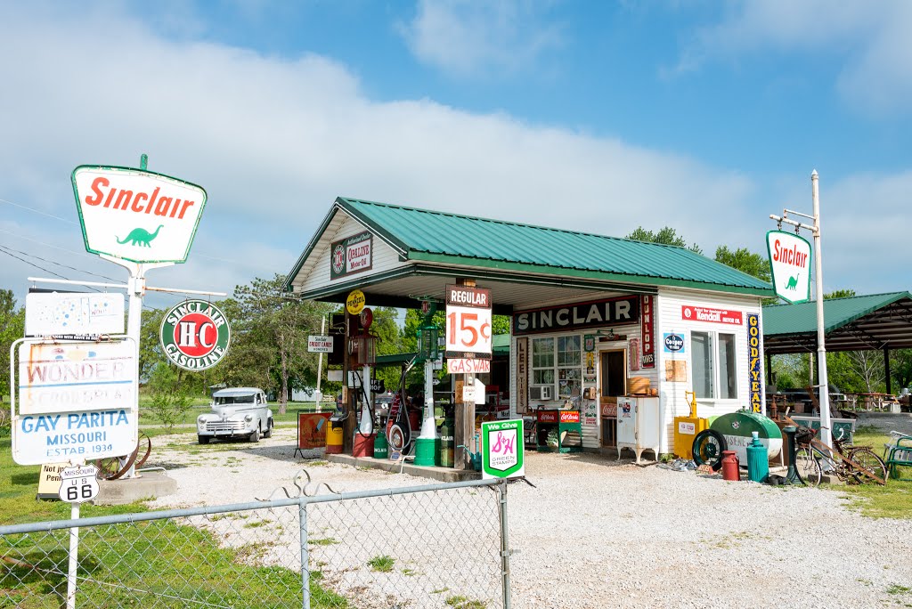 Historic Route 66 - 'Gay Parita' Sinclair Service Station near Halltown, Missouri by MikePScott