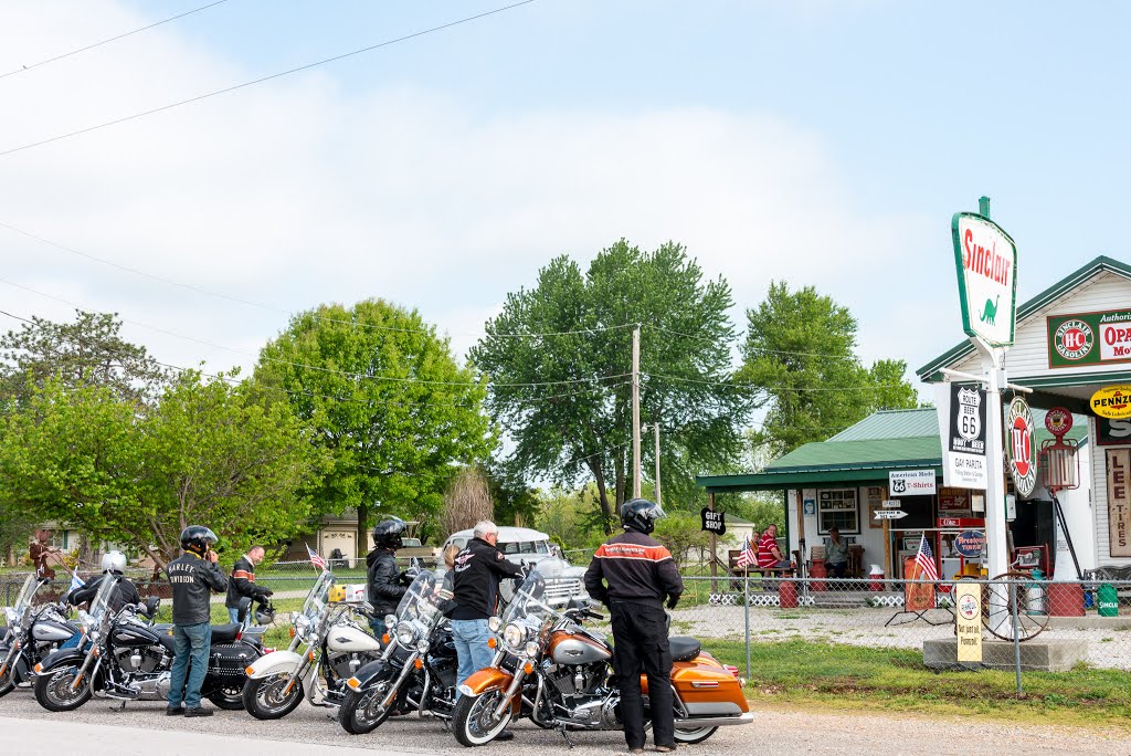 Historic Route 66 - 'Gay Parita' Sinclair Service Station near Halltown, Missouri by MikePScott