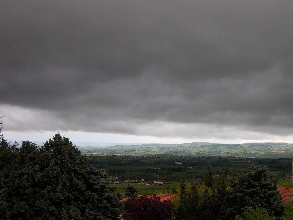 Vue depuis St Sorlin (Rhône) by Naru Kenji