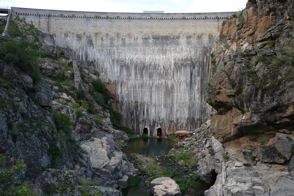 Presa de el Villar desde el puente by celtico999