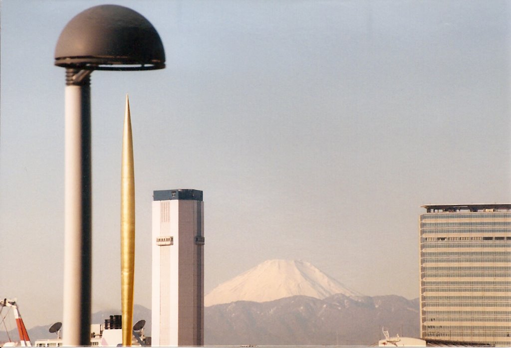 Fuji yama from Odaiba by stephane.labrosse