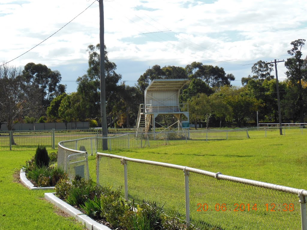 Narromine Racetrack Steward's Stand - 2014-06-20 by sandyriva