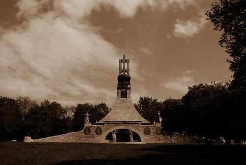 Mohyla Míru / The Peace Memorial by Vasek Kadlec