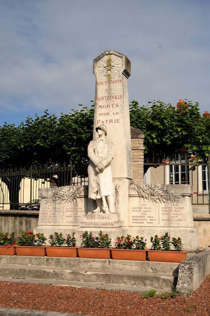 Monument aux morts de Montzéville by Dominique Salé