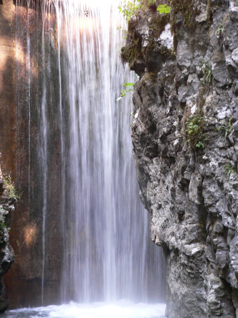 Cascata lago Smeraldo by Francesco Bini