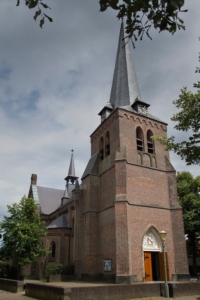 Hoge Mierde, Sint-Jan-Evangelistkerk. by Ronny Daems