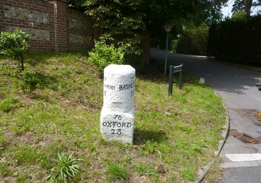 Milestone at Pangbourne by fencer_js@yahoo.com