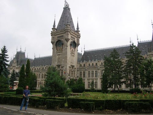 Palace of Culture (front view) by Onur Çakıroğlu