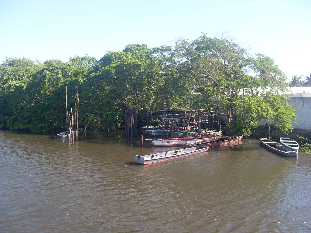 Canoas do Rio Paraiba. Bayeux. PB.. by Ben-hur