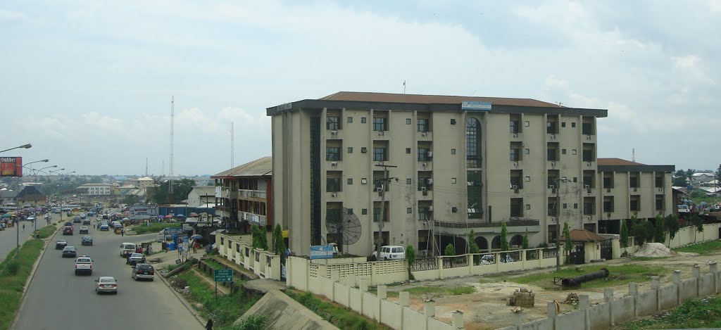 Eleme Junction - View from flyover onto East-west road 20140505-05 by Delondiny