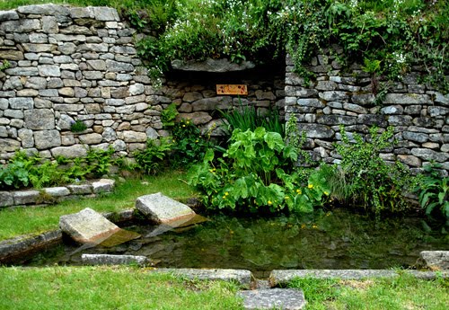 Peyrat-le-château : lavoir au village de Quenouille by macrobert