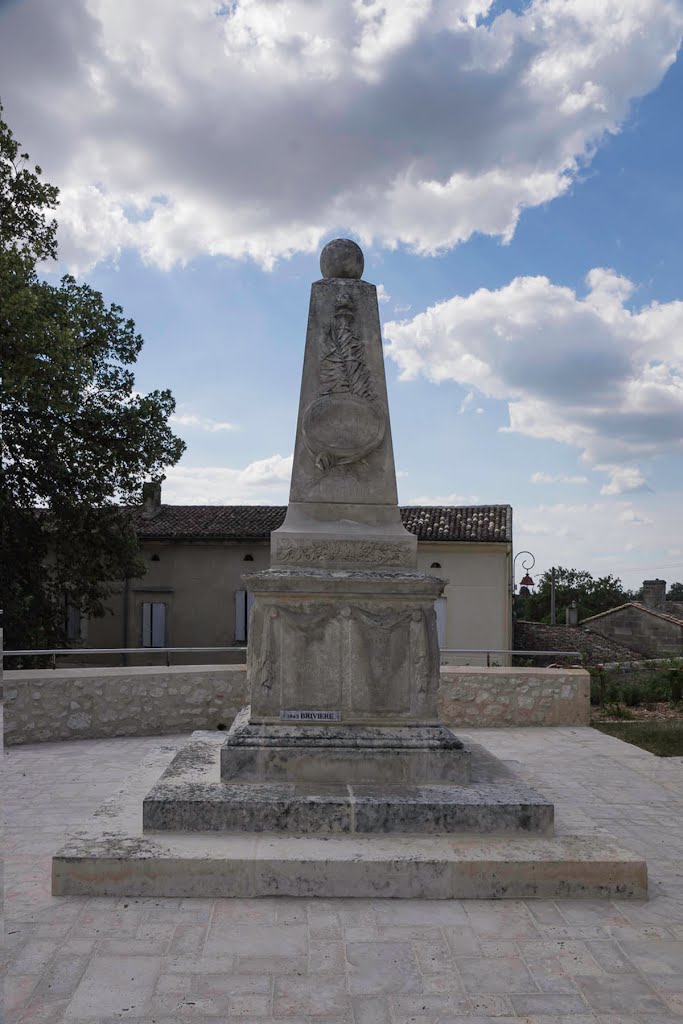 Monument aux Morts de MONTAGNE - 33570 by Pierre THIBAULT