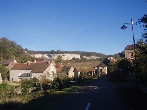 Sur la route du bout du monde... petit village... Vauchignon by Annick Thévenot