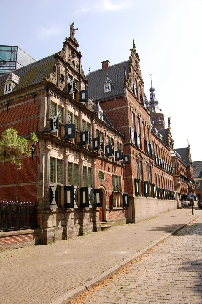 Oude provinciehuis by Nico Huising