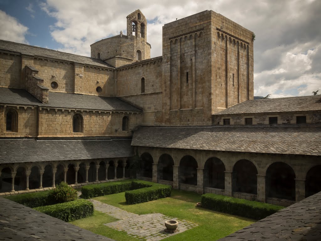 Claustre de la Catedral de la Seu d'Urgell by Manel Ferrer