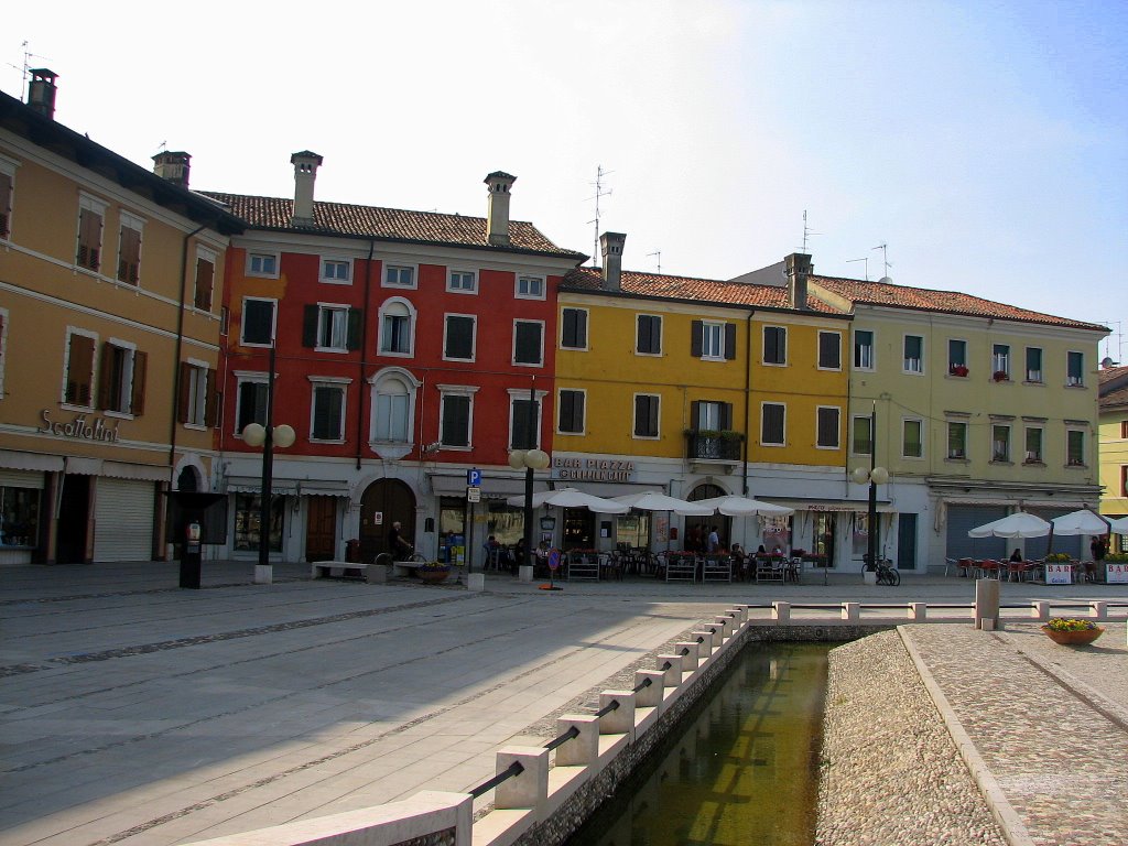 Palmanova, buildings around Piazza (Thiago) by slo_thiago