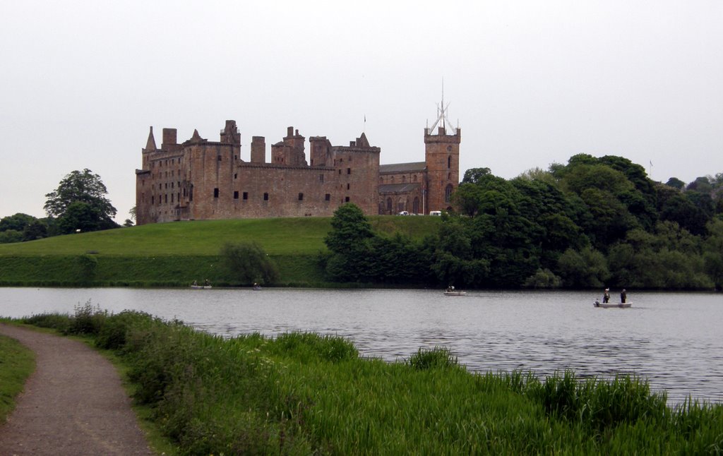 Linlithgow Palace by © Douglas MacGregor