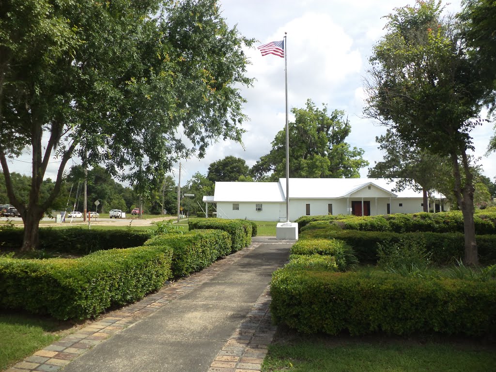 Flagpole near Madison Amtrak Station by mriveraz