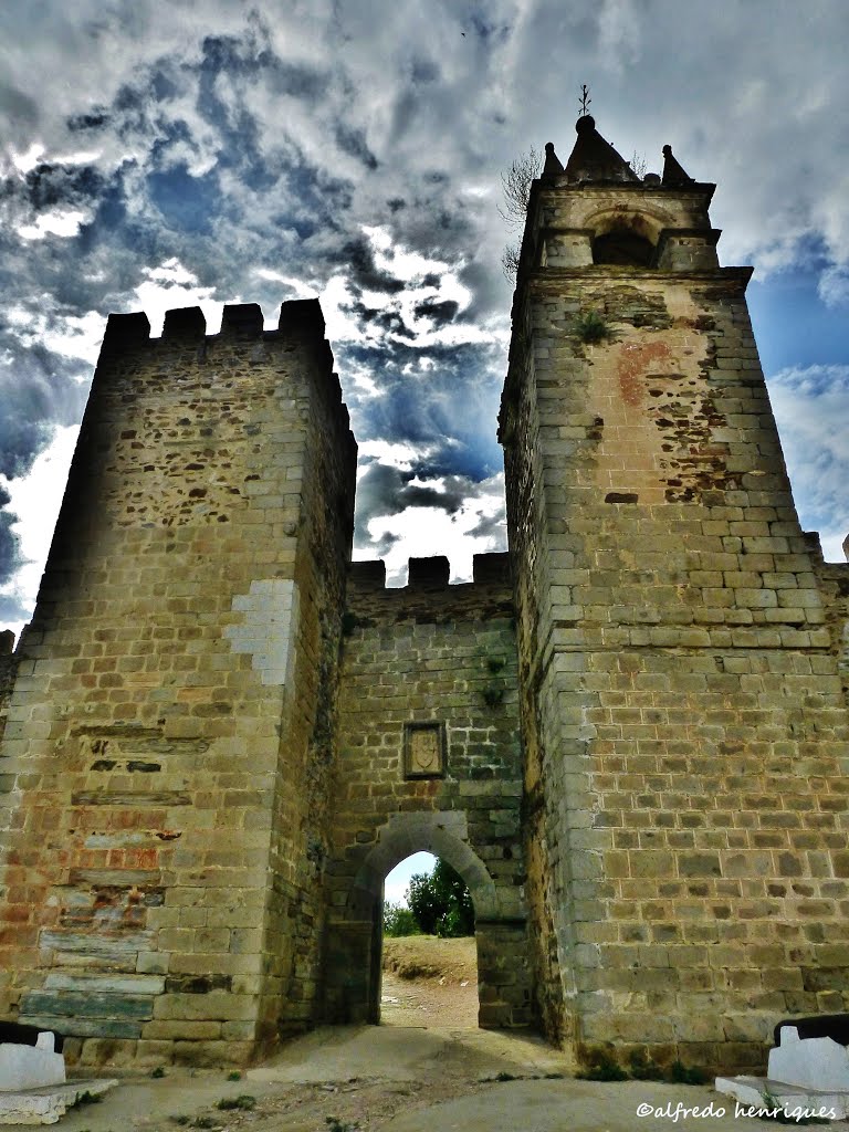 MOURÃO - Castelo / Castle by Alfredo Henriques