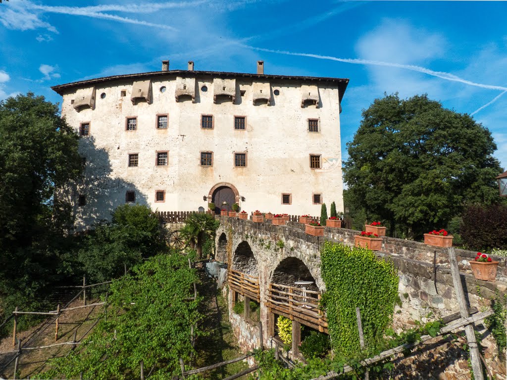 Schloss Katzenzungen, Prissian, Jakobsweg zwischen Meran und Bozen, Trentino, Südtirol, Italien by Besenbinder