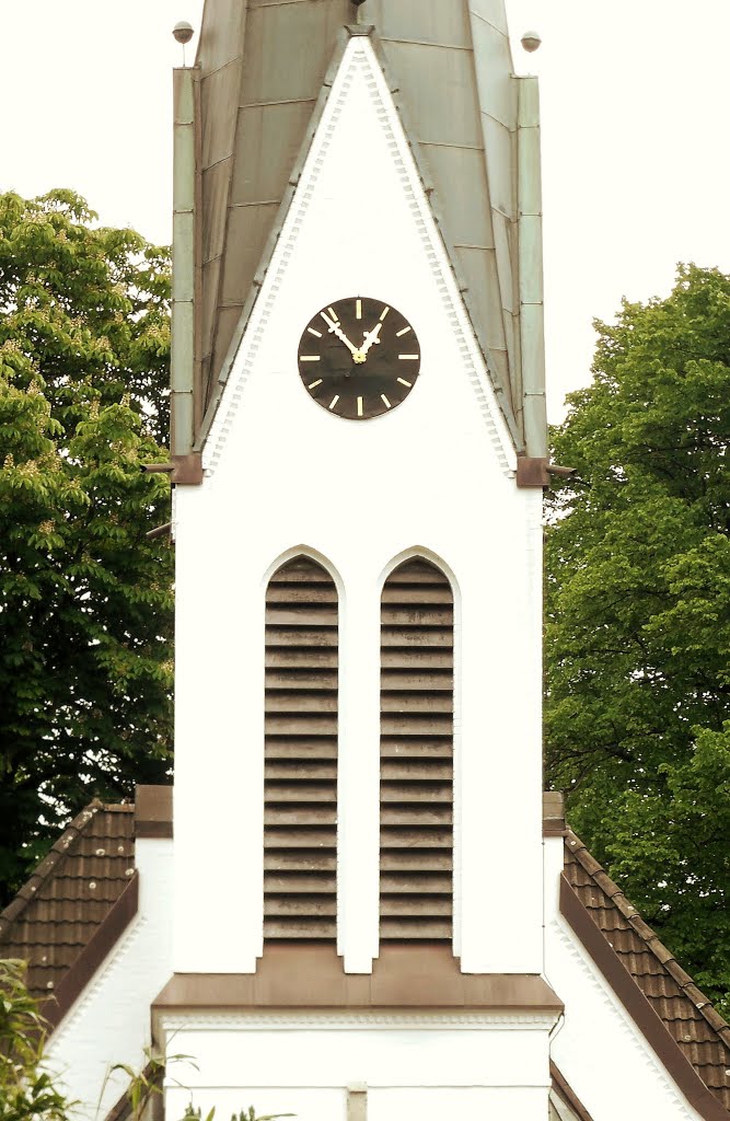 Uhren: Anschar Kirche, Hamburg-Eppendorf by vp2_hmbg-ProPanoramio