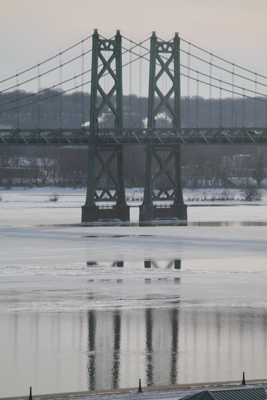 Memorial Bridge, Moline, IL & Bettendorf, IA - Mighty Mississip by Ewesr