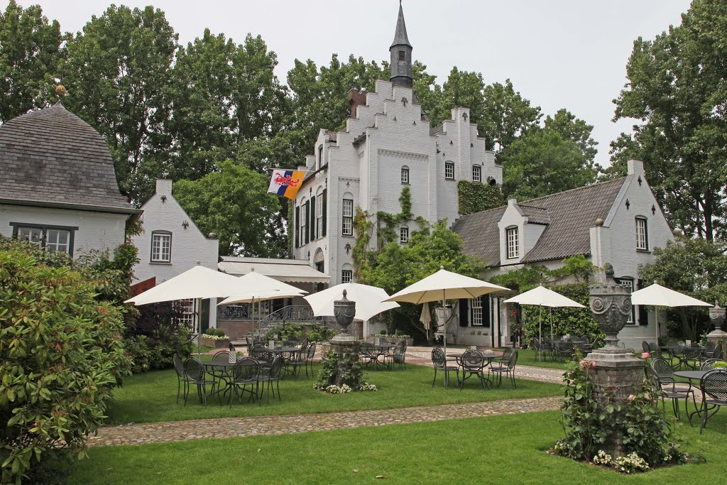 NL: Grathem (L) Kasteel Groot Buggenum by Gerrit Bruin