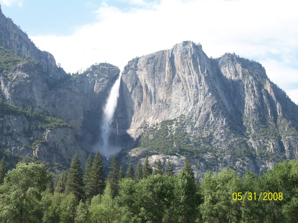 Yosemite Waterfall by traveler101