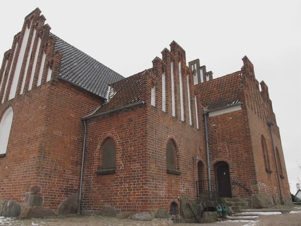 Danmark evangeliske kirke - Birkerød kirke ringer til højmesse by Alisson Lima