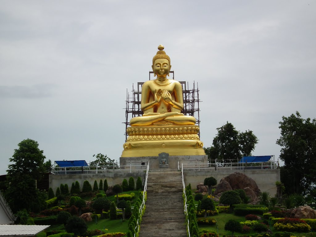 Big Buddha at Wat Khao Lao by pr8ngkiet