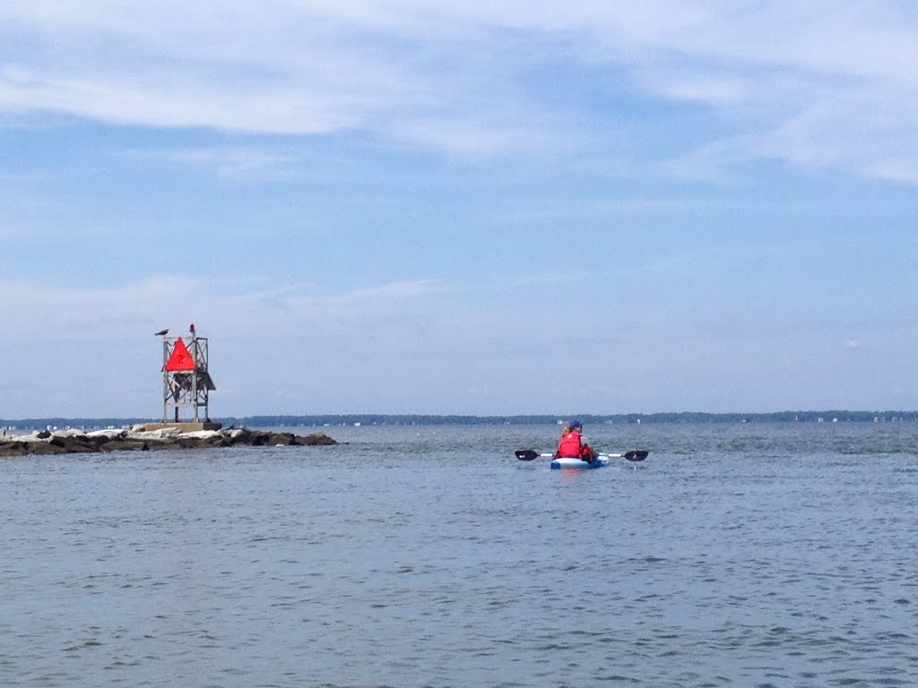 Mouth of McKay Cove, facing the Potomac River by fuzzysoul