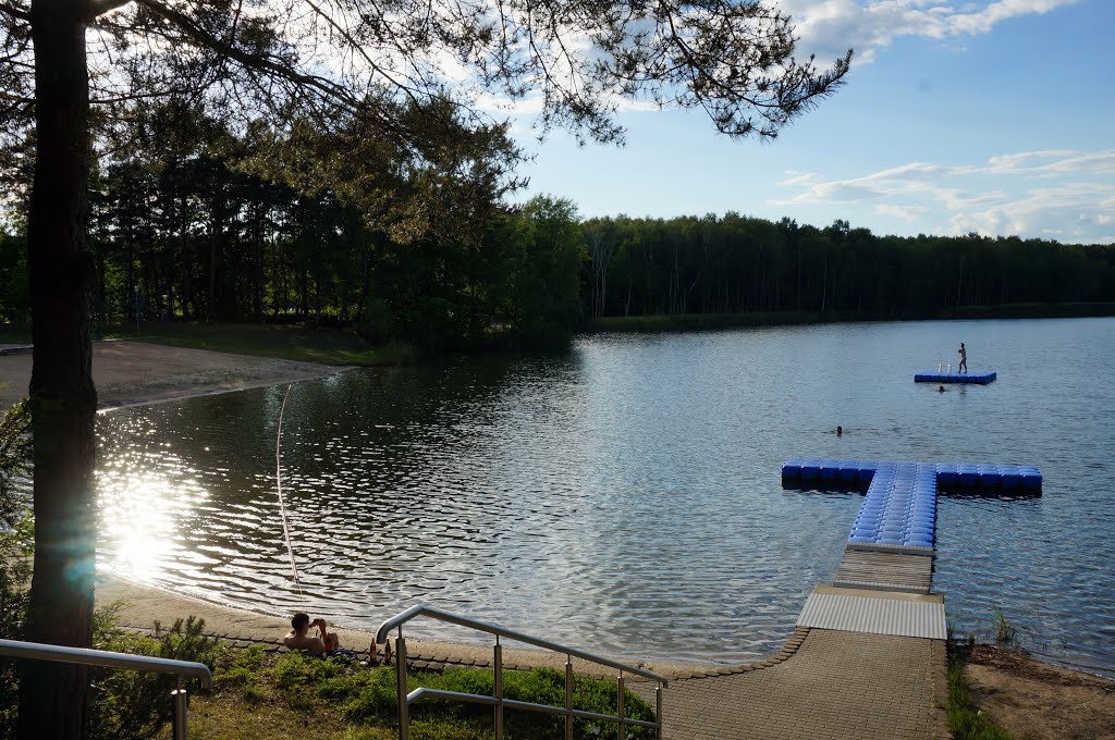 Badesee bei Eichwege im Neißeland, aufgenommen am Sonntag, 15. Juni 2014 abends by Wolfgang Hanko