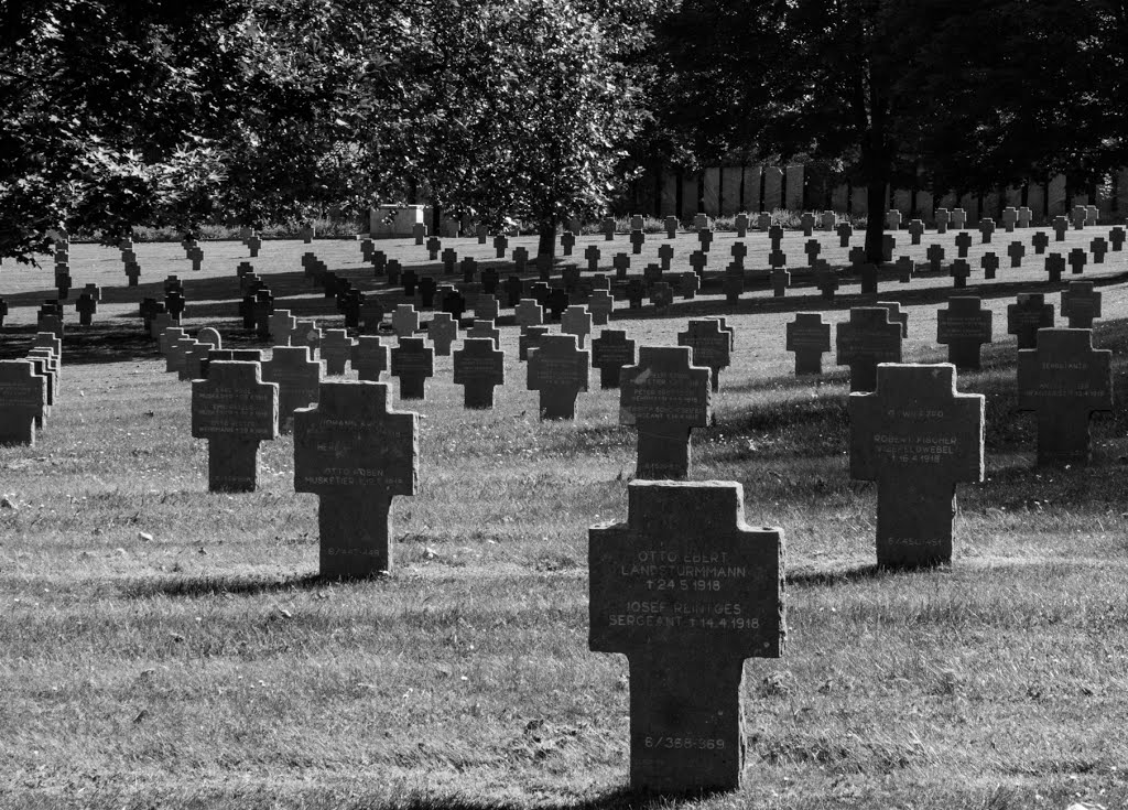 Deutscher Soldatenfriedhof Lens Sallaumines by Werner Van Caneghem