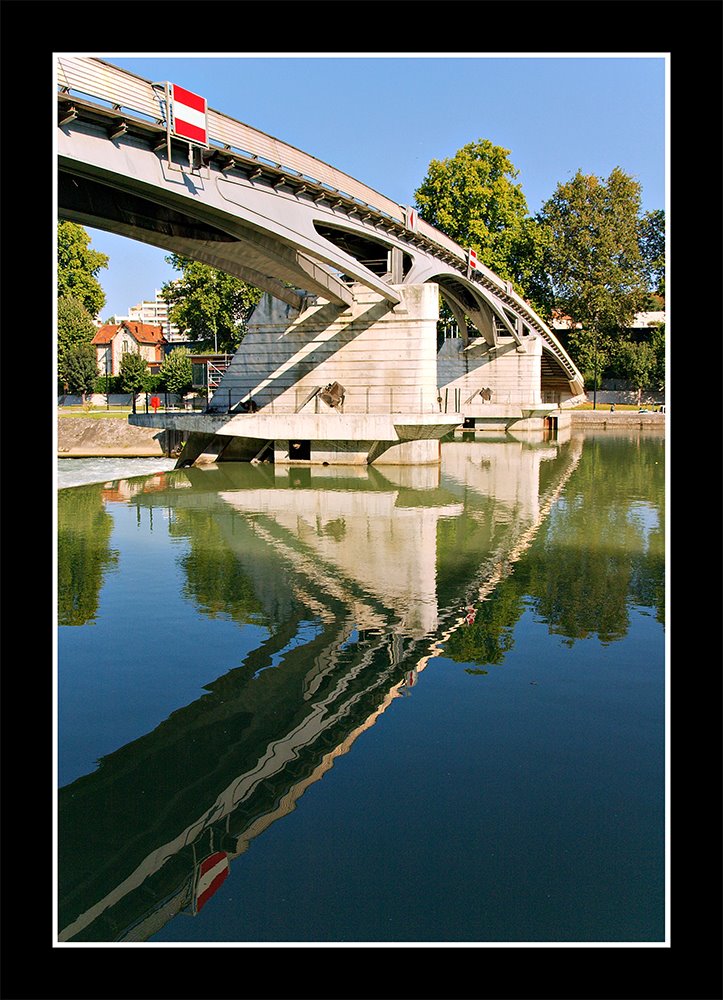 Nouvelle passerelle à Maisons Alfort by Jean Rachez