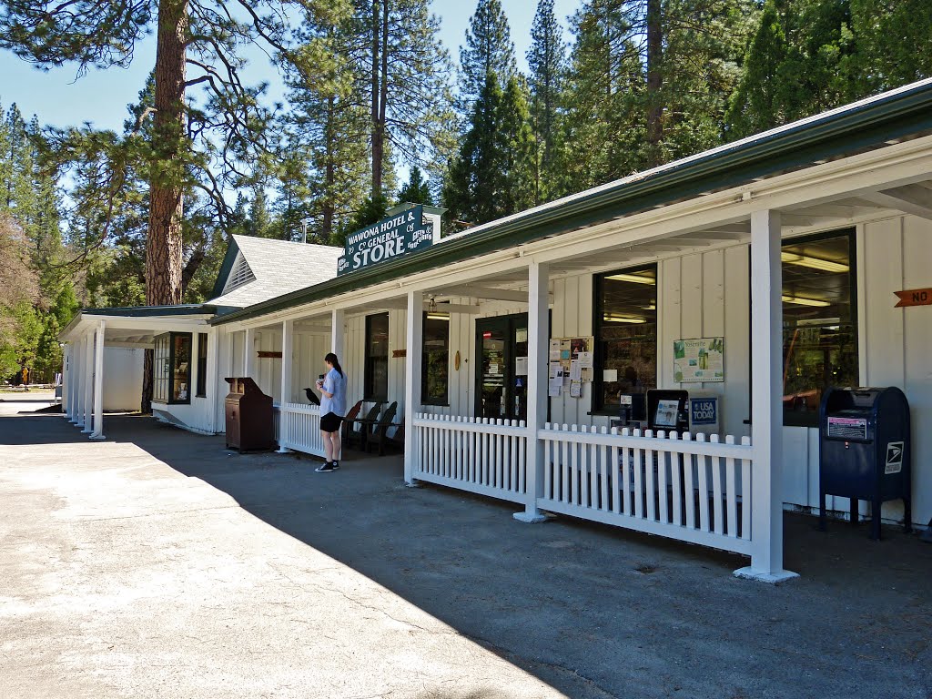 Yosemite National Park.Wawona General Store and Post Office by sunmaya