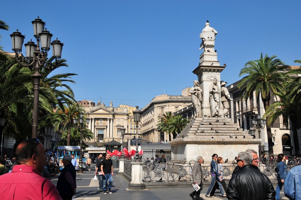 Piazza Stesicoro by Reinhart Gruhn