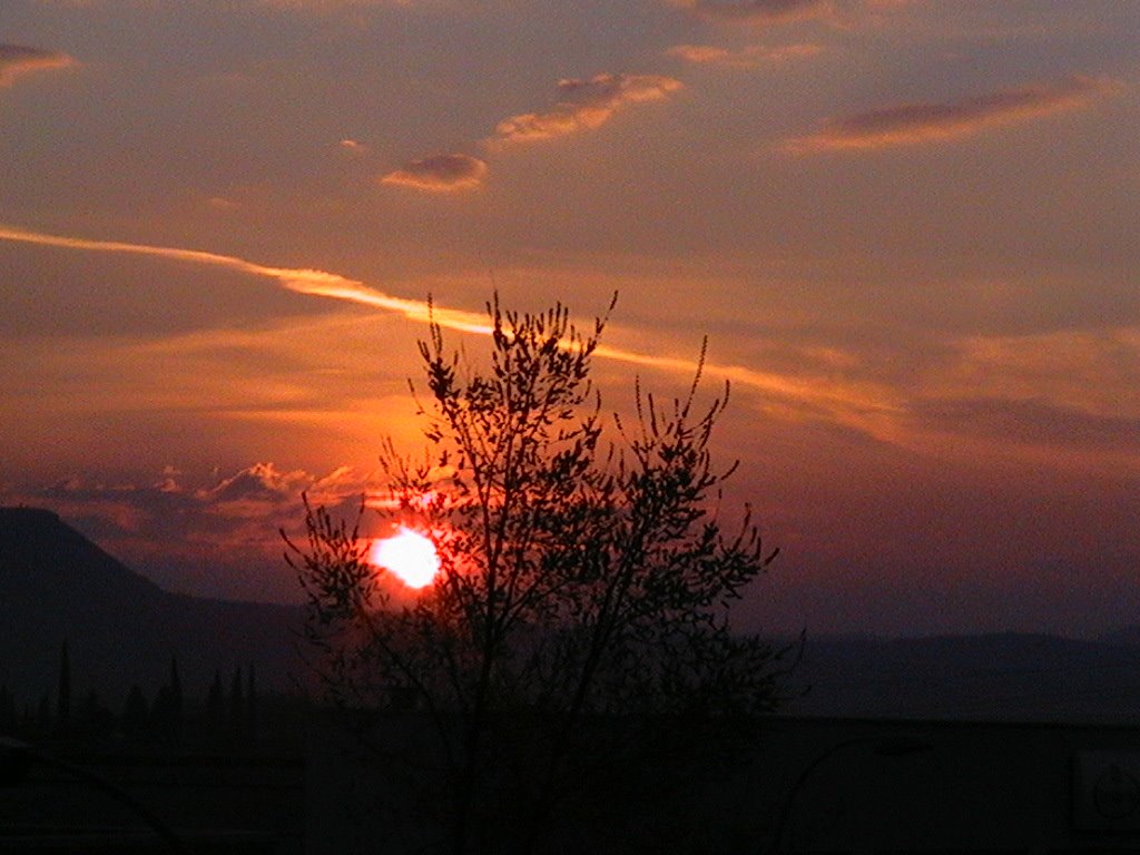 Amanecer en Torrejón de Ardoz by jucabelpo