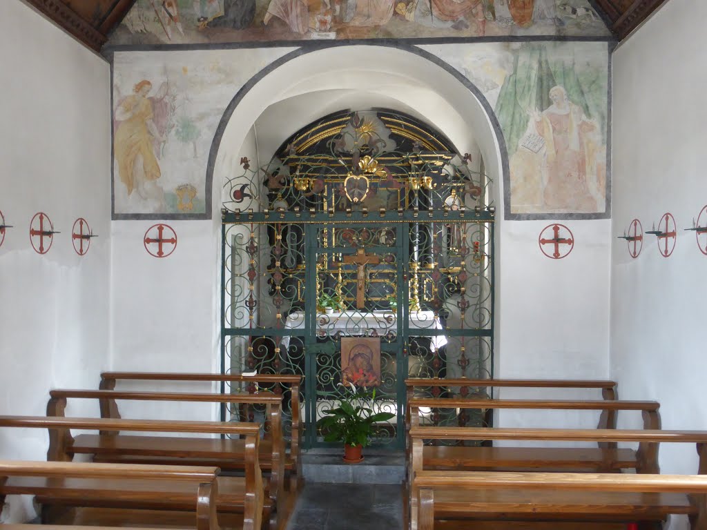 Altar der Kapelle an der Kernserstrasse, Sarnen, Obwalden, Switzerland by bienenritter