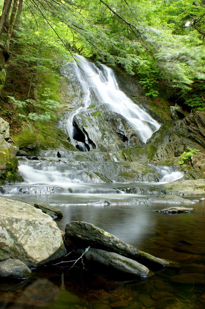 Water down Rock by tobarone