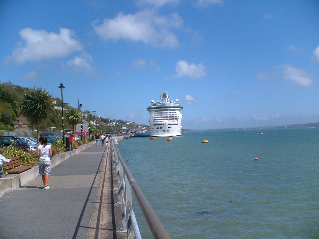 Cobh Promenade May 2008 by Alan L.