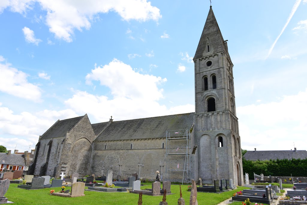 Kirche in Colleville-sur-Mer by hennerhoppe