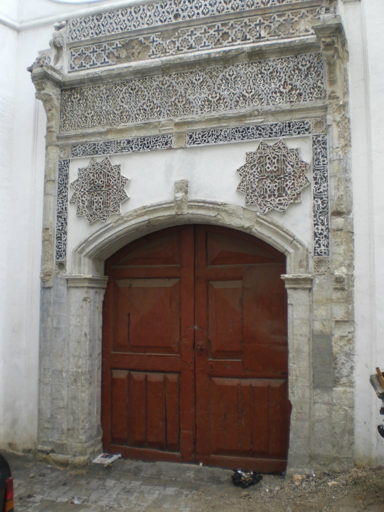 Puerta con Historia by Miguel González Reye…