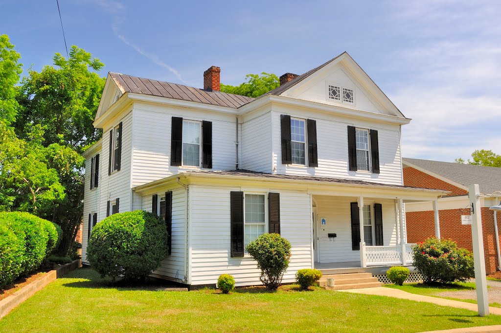 VIRGINIA: PRINCE EDWARD COUNTY: FARMVILLE: Longwood University: student housing, 402 High Street (S.R. 643) 2 by Douglas W. Reynolds, Jr.